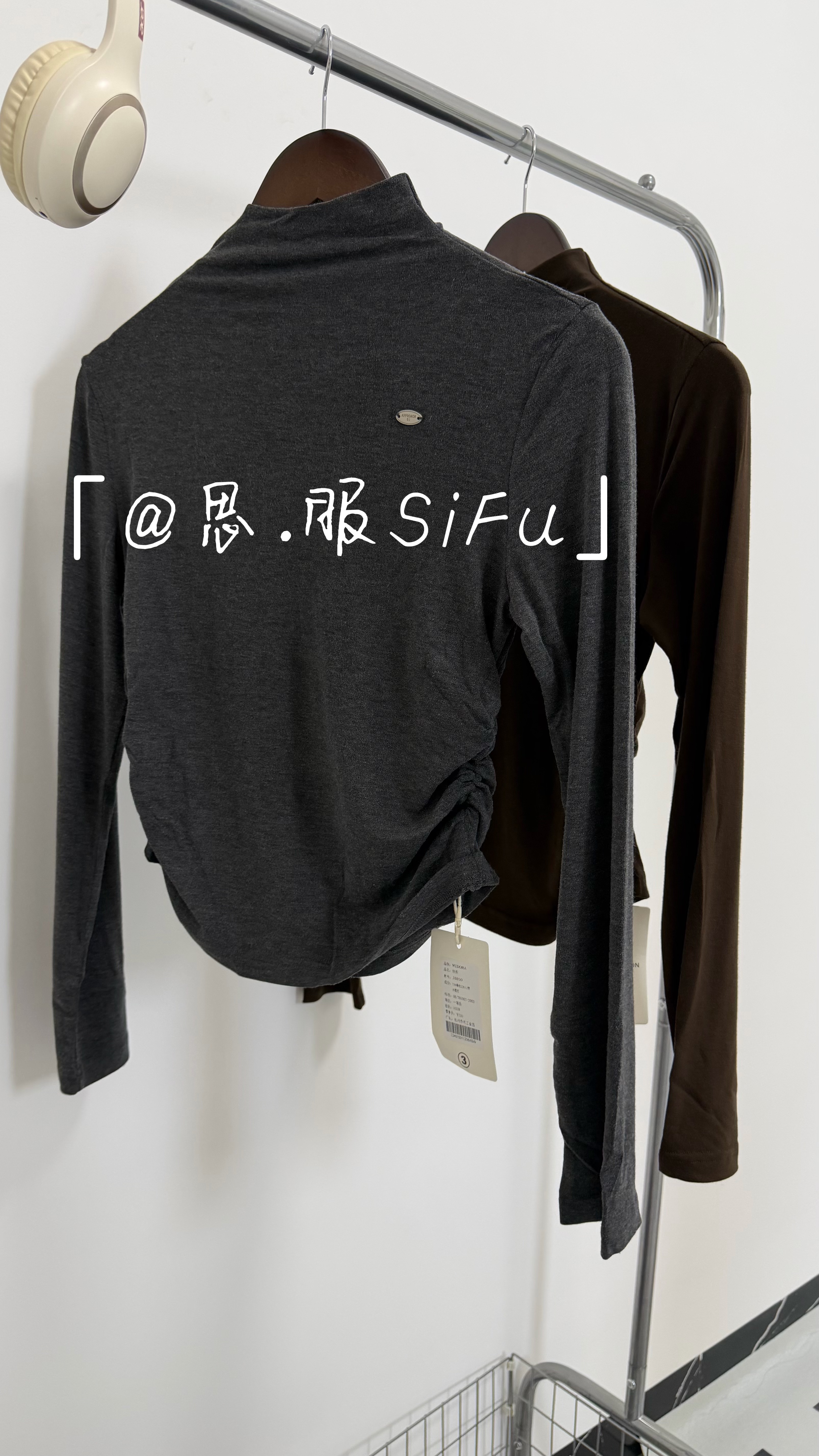 半高领+褶腰；一件适配秋冬所有外套的打底衣