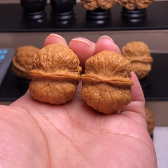 文玩核桃把件黄金元宝蟾45