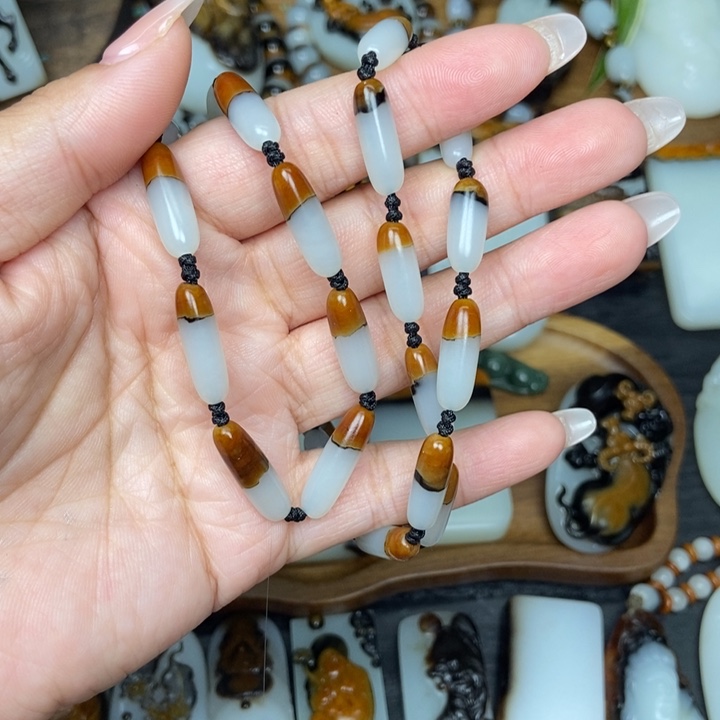 用***0和田玉未镶嵌颈饰