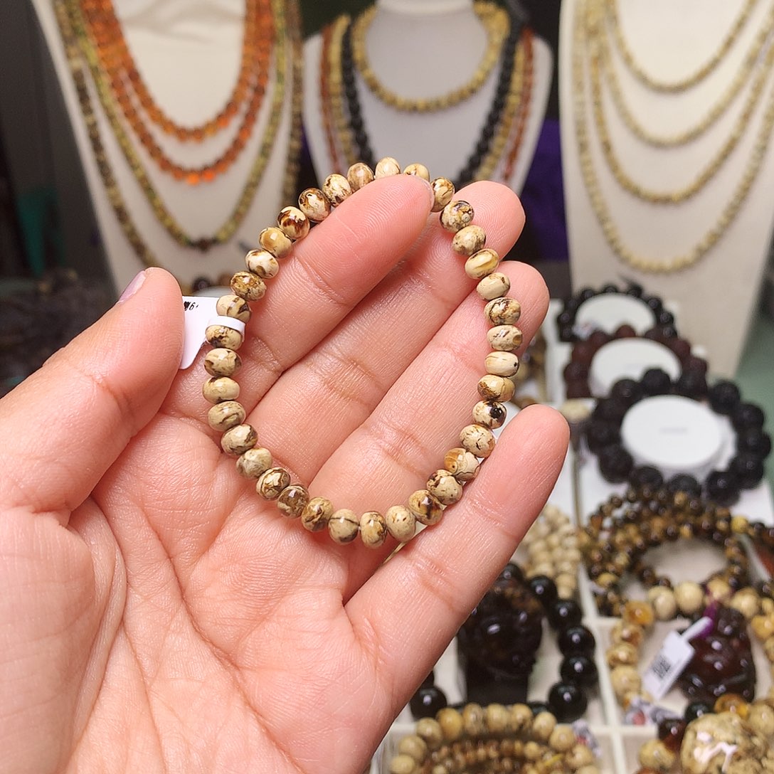 M***5琥珀未镶嵌裸石抚顺琥珀54