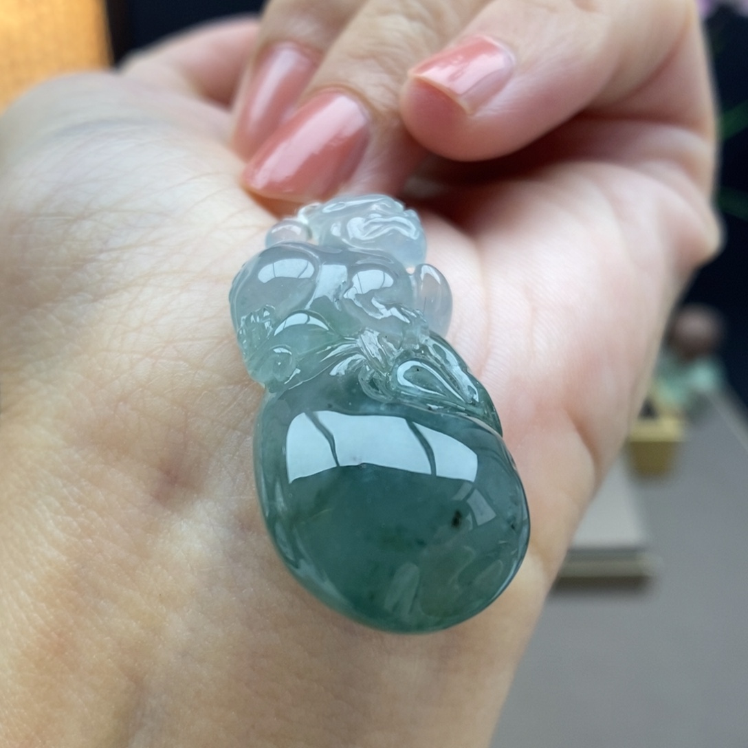 翡翠未镶嵌颈饰吊坠44