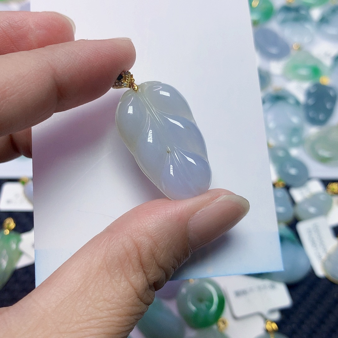 翡翠未镶嵌颈饰叶子