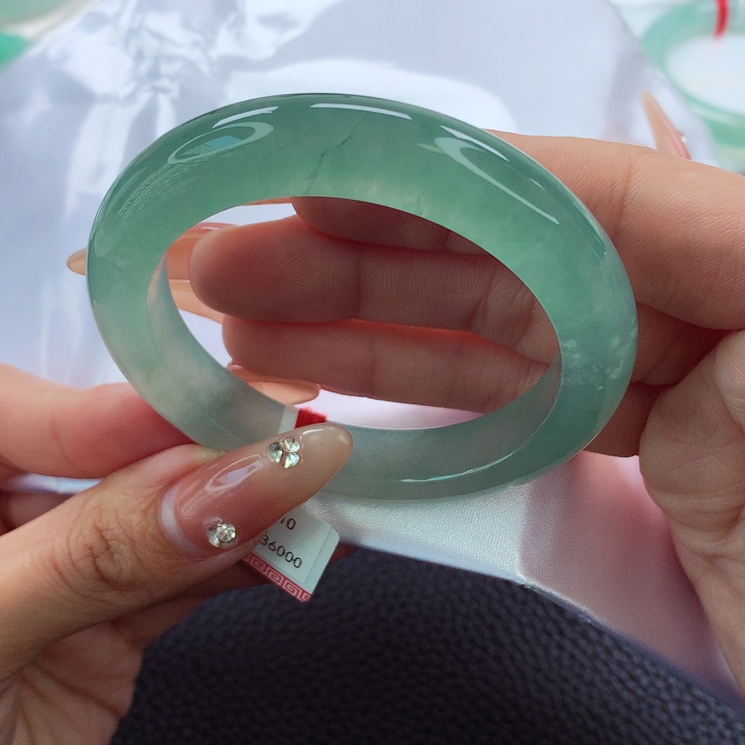 翡翠手镯未镶嵌50.51.52冰透绿泥鳅背 高货微瑕冰丝捡漏