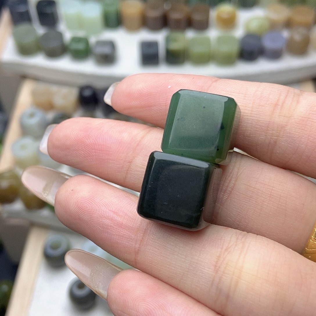 ****名和田玉未镶嵌颈饰买断不退换