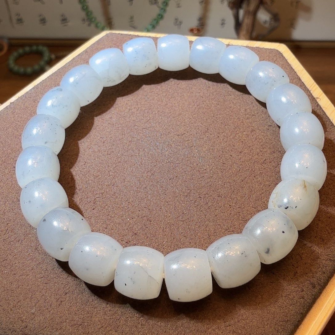 *****和田玉未镶嵌手串