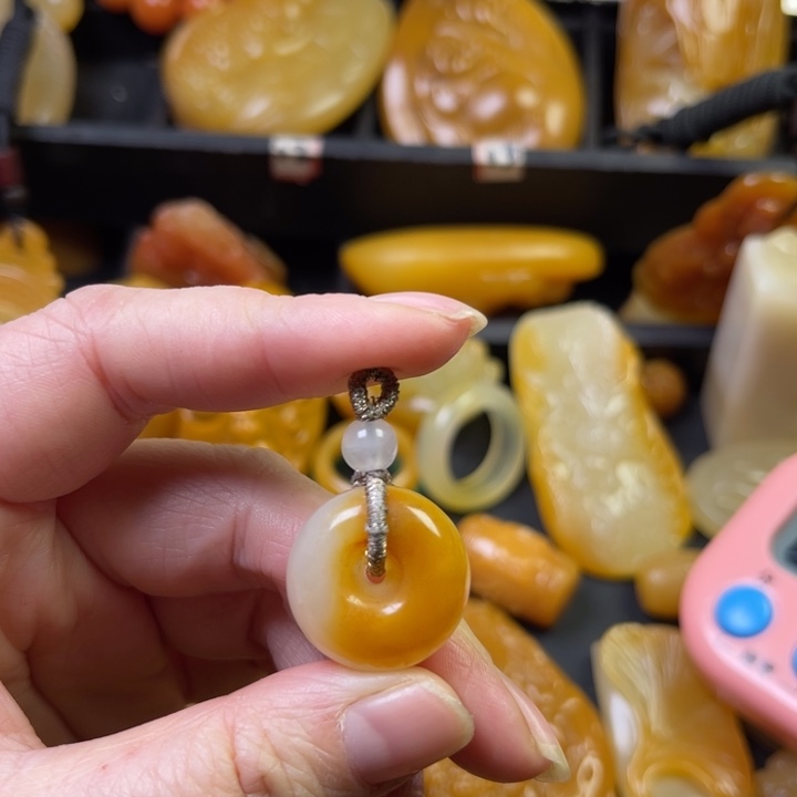 石英质玉吊坠(不含链)未镶嵌独**?