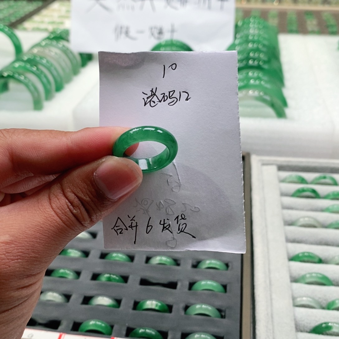 未镶嵌戒圈石英质玉（非洲翠）c**n