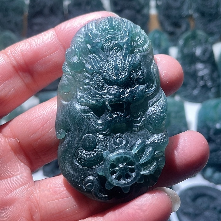 定制翡翠未镶嵌龙