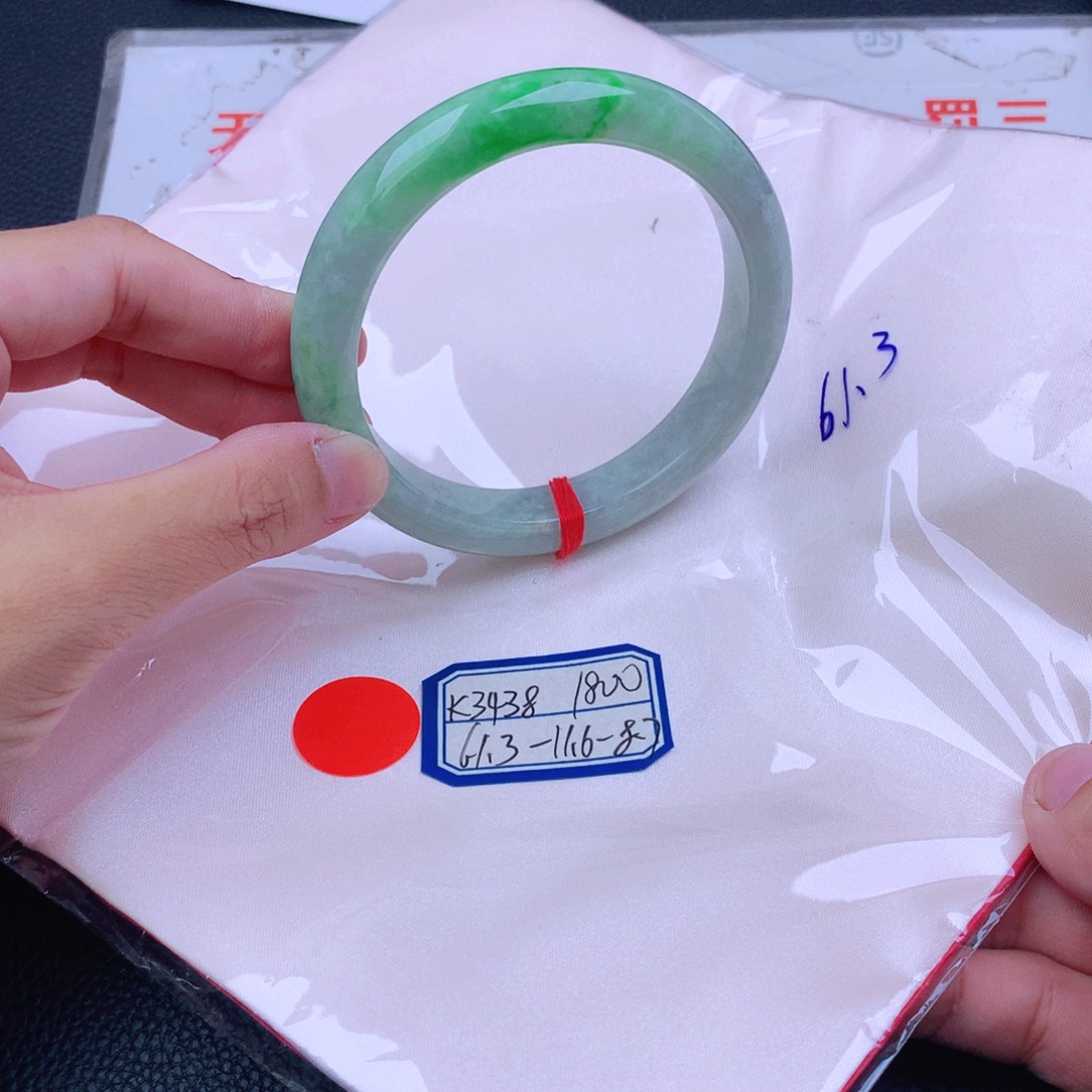 翡翠手镯未镶嵌翡翠