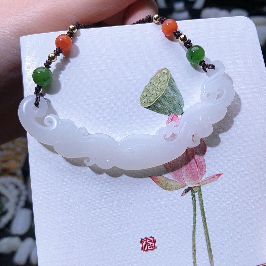 和田玉挂件未镶嵌阿***睡