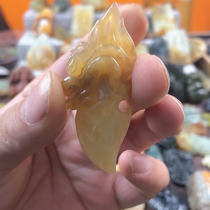 蛇纹石玉颈饰未镶嵌