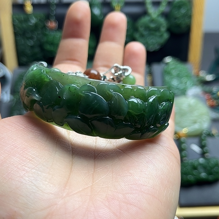 佳****和田玉未镶嵌颈饰