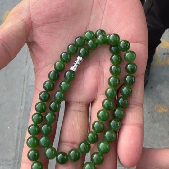 和田玉颈饰未镶嵌卡8菠菜绿，多样性发一，微红皮老料