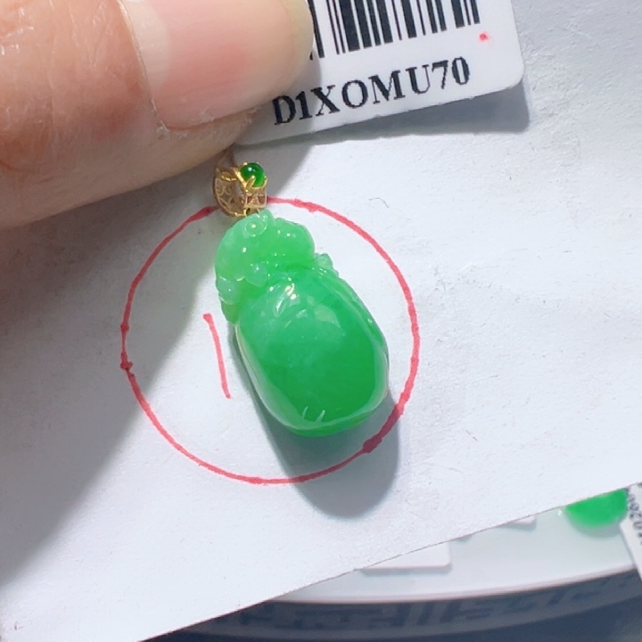 翡翠挂件18K金镶嵌翡翠