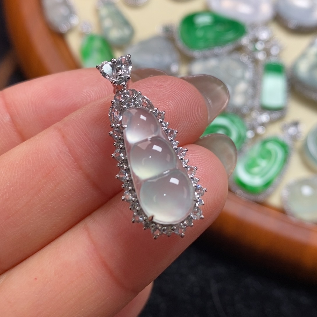 翡翠吊坠(赠链)18K金镶嵌