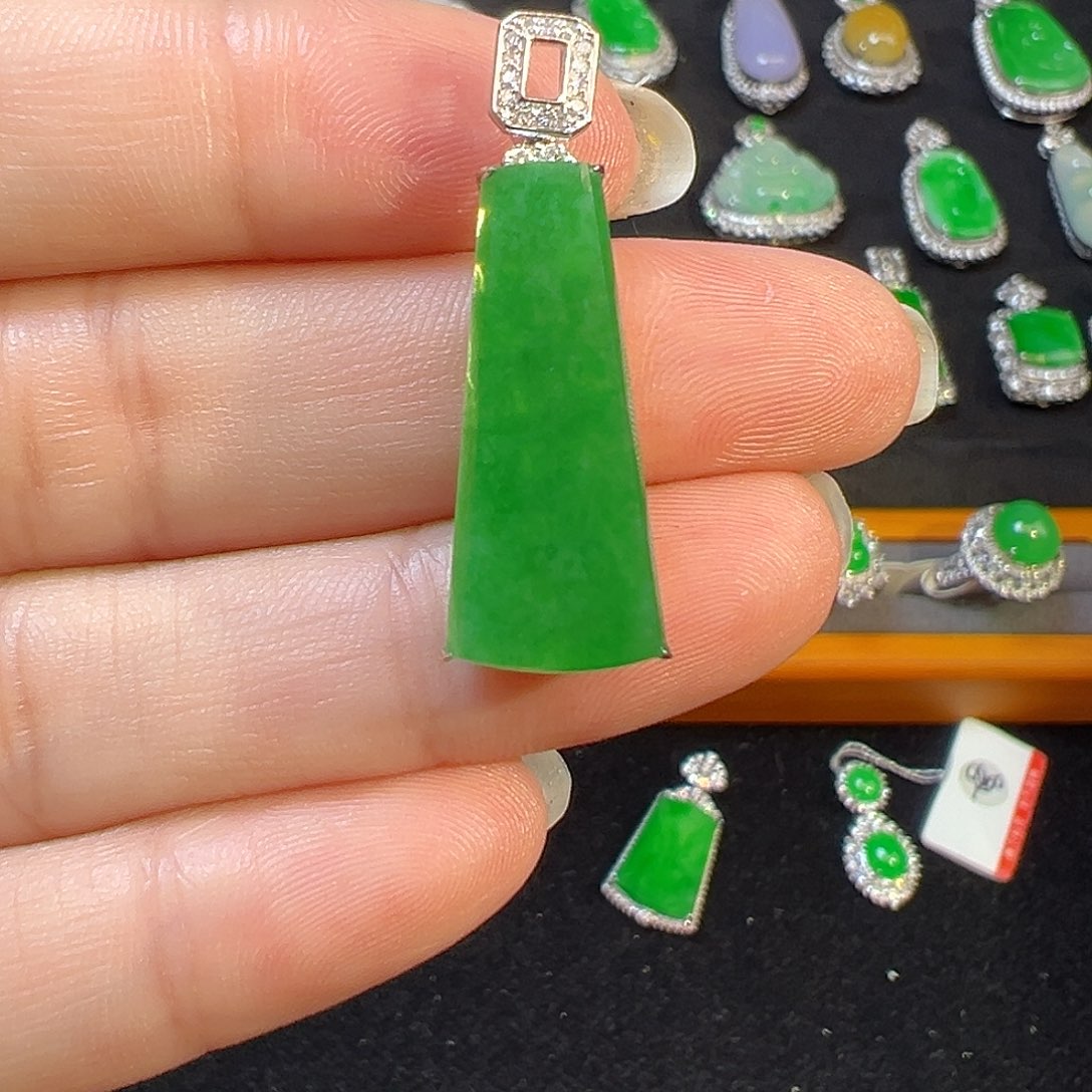 翡翠戒指18K金镶嵌收货48小时鉴赏期