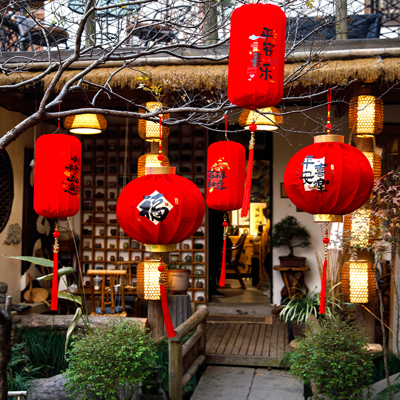 2026新年灯笼挂饰创意红绒布冬瓜灯入户门庭挂饰客厅商场场景布置