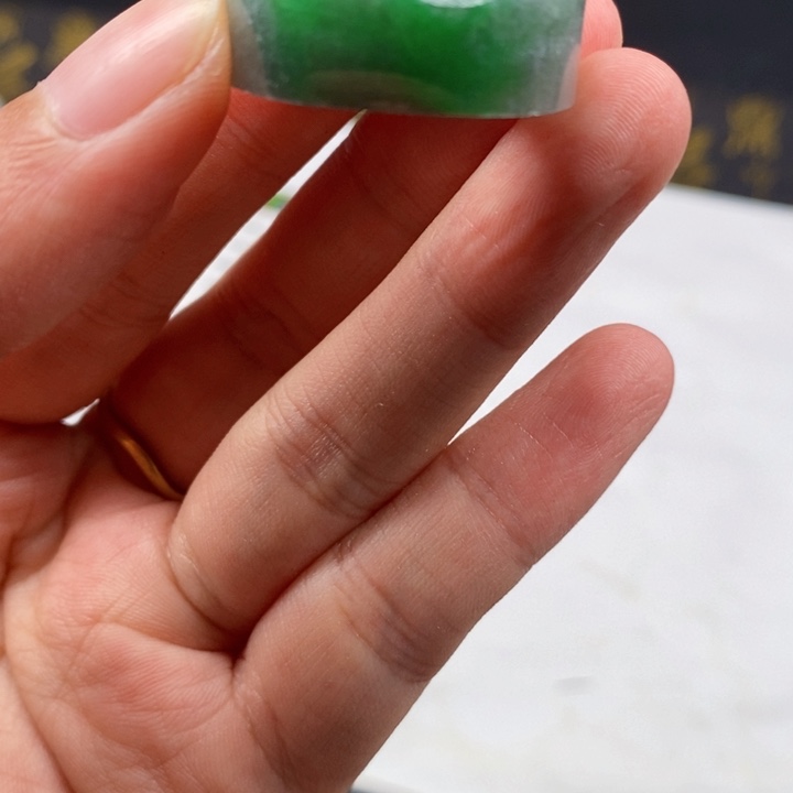 翡翠戒指未镶嵌翡翠戒指