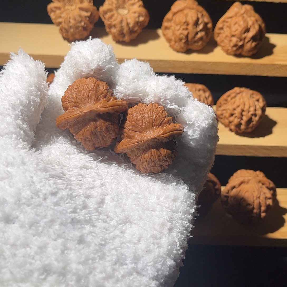 摩***生文玩核桃吊坠37血麒麟