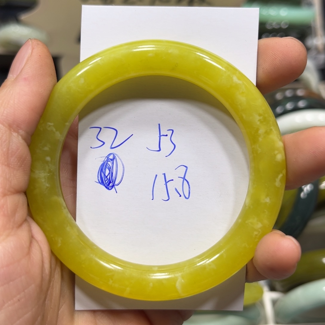 蛇纹石玉手镯未镶嵌崔*