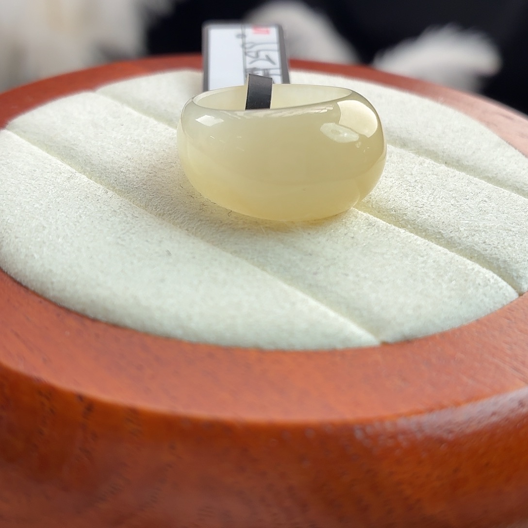 甜***蜜和田玉（糖玉）未镶嵌戒指r4糖白馒头17.5