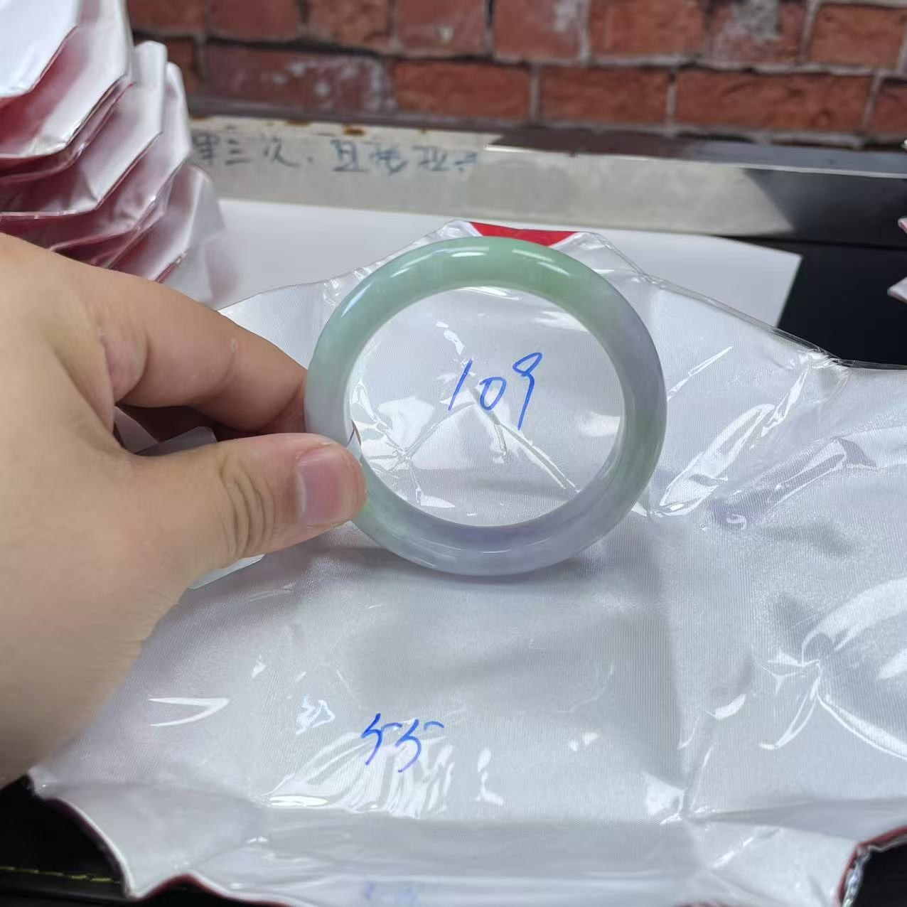毛货手镯需精细抛光/109