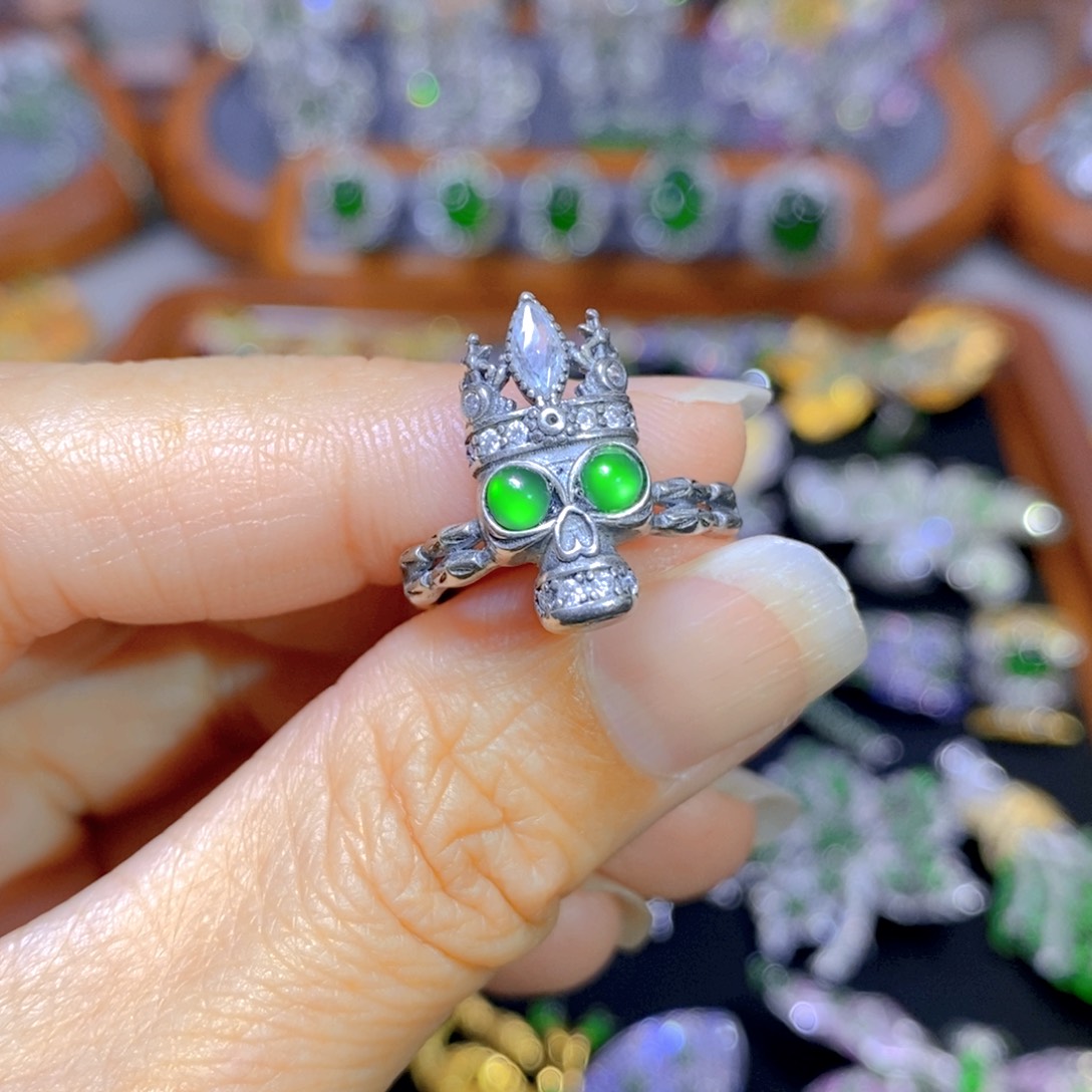 翡翠颈饰银S925镶嵌天然翡翠