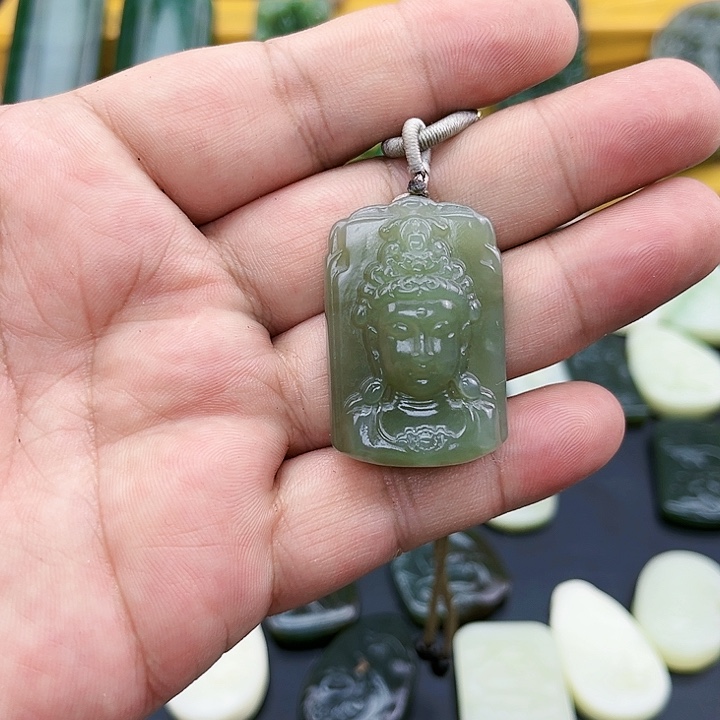 和田玉未镶嵌颈饰