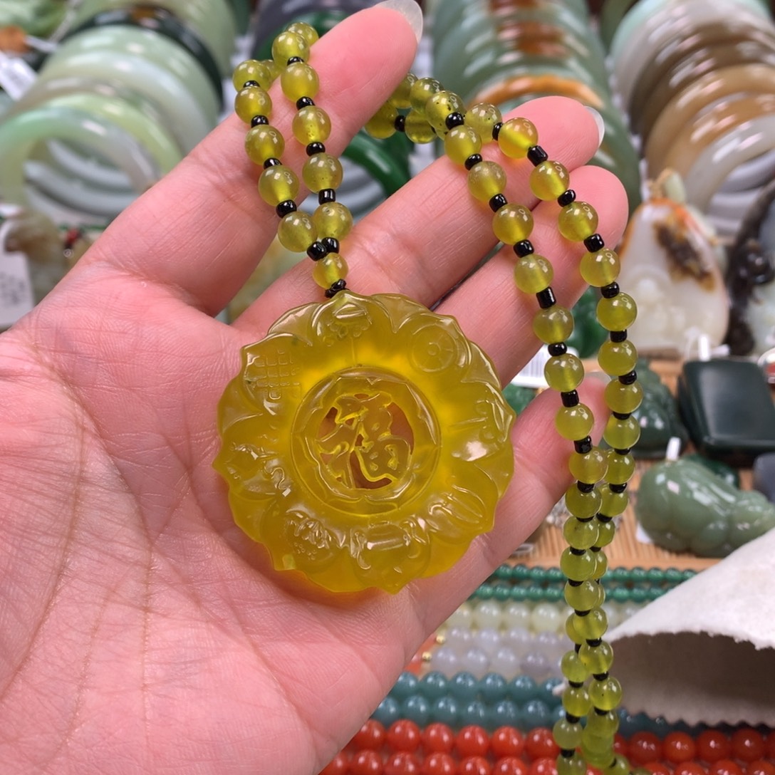 岫玉未镶嵌颈饰吊坠