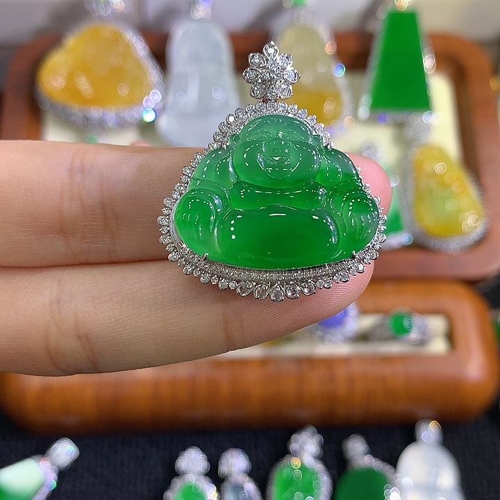 翡翠18K金镶嵌颈饰佛公