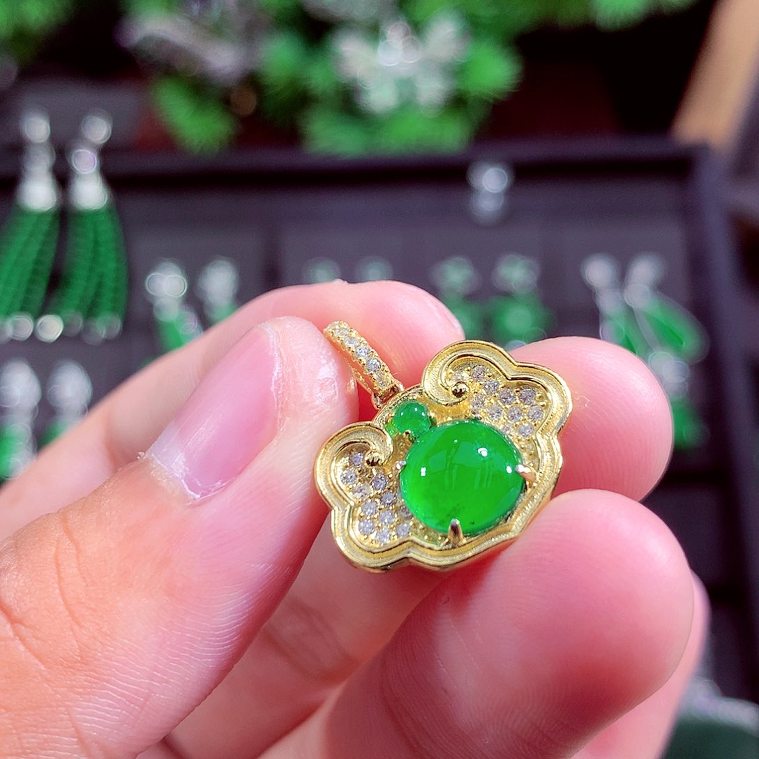 颈饰未镶嵌翡翠天然