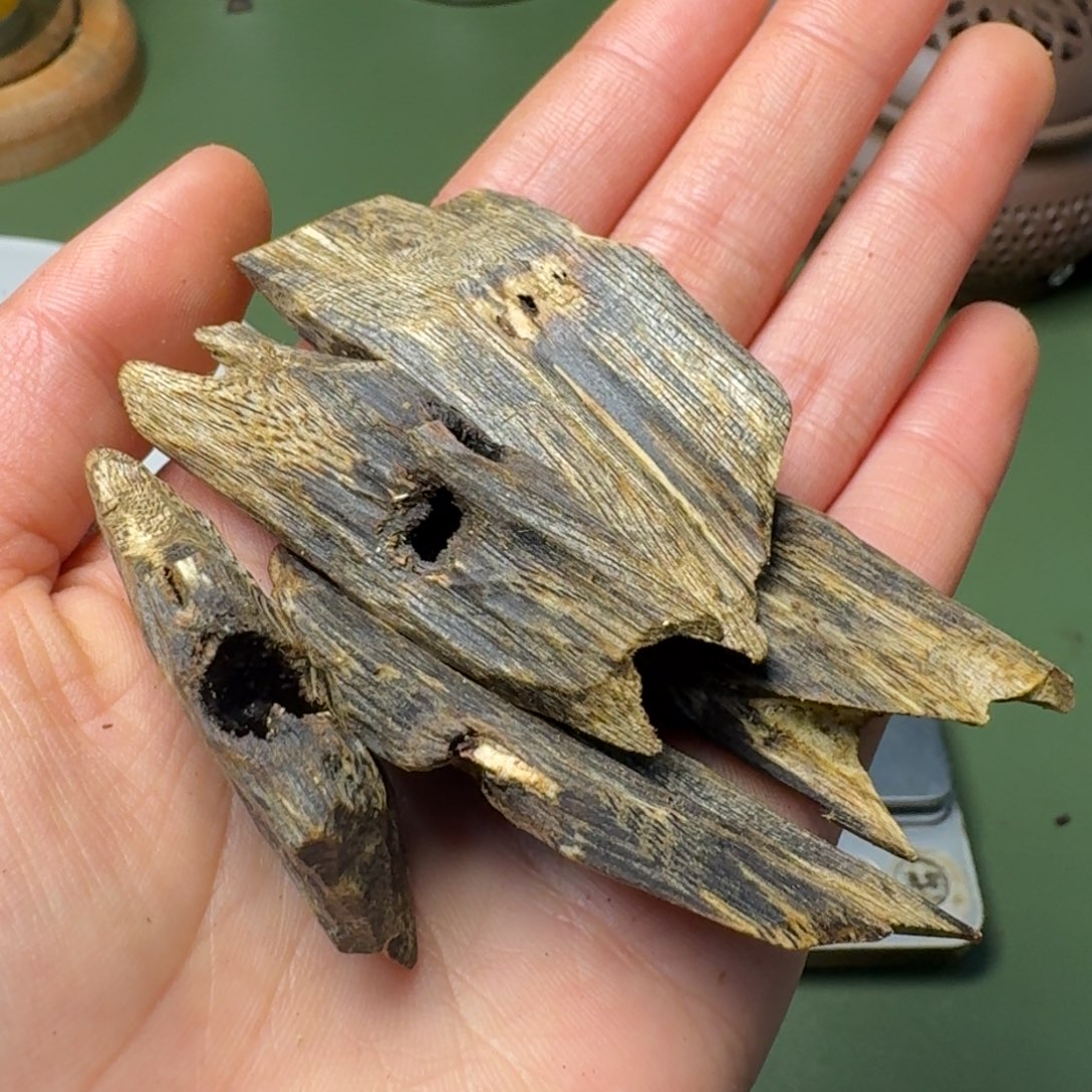 沉香手把件叶****亭海南陆河老块料20克