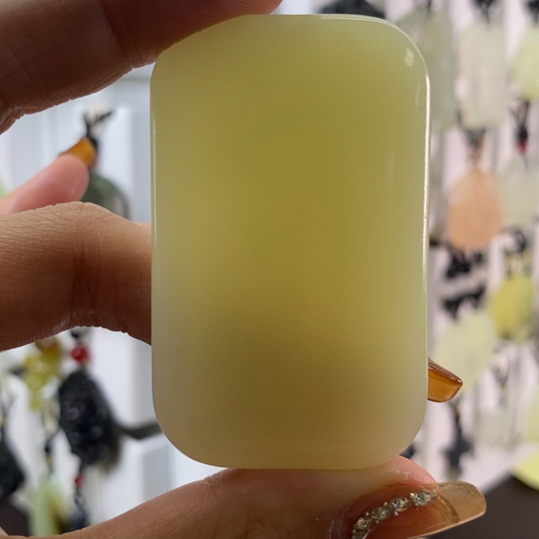 蛇纹石玉颈饰未镶嵌?52