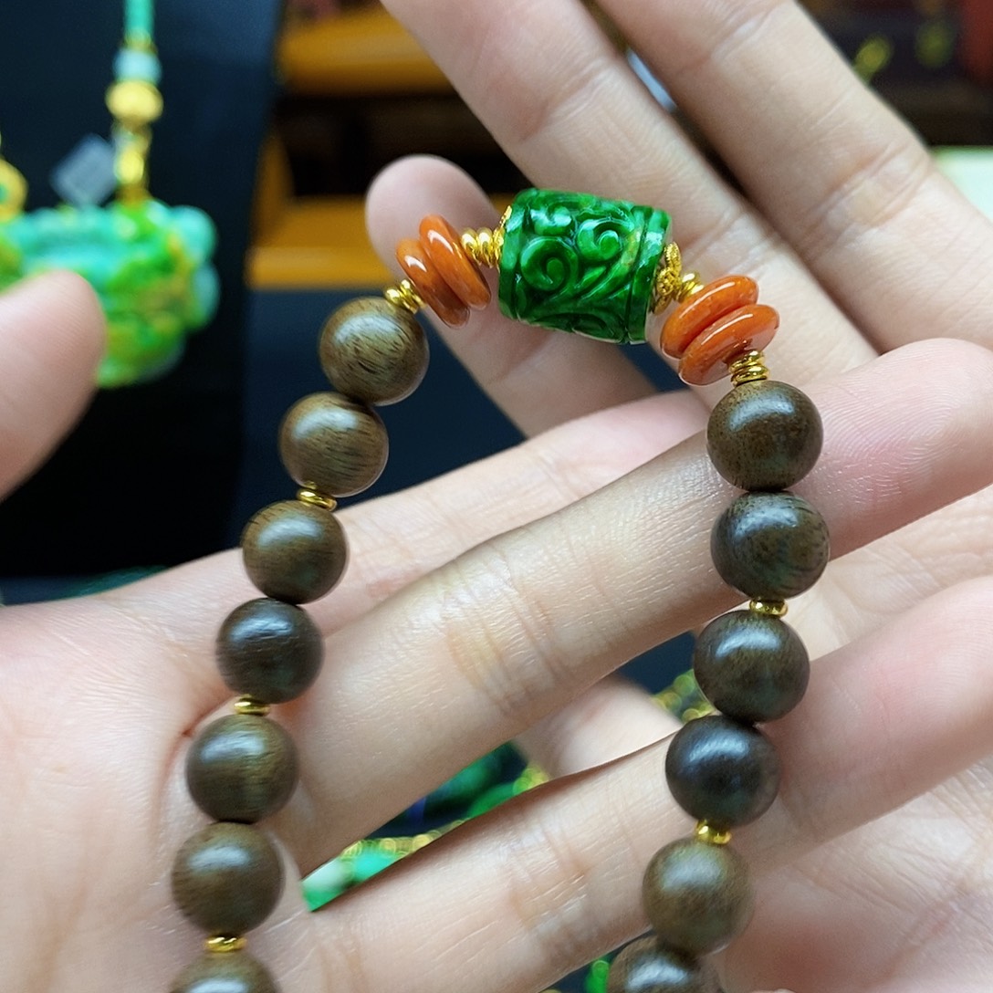 翡翠未镶嵌颈饰手串