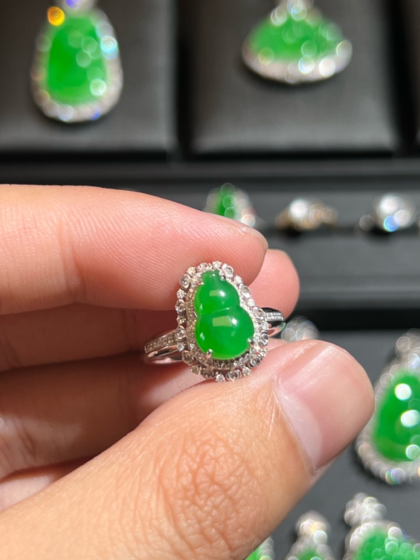 18k金镶嵌翡翠葫芦戒指（收到货48小时鉴赏期）