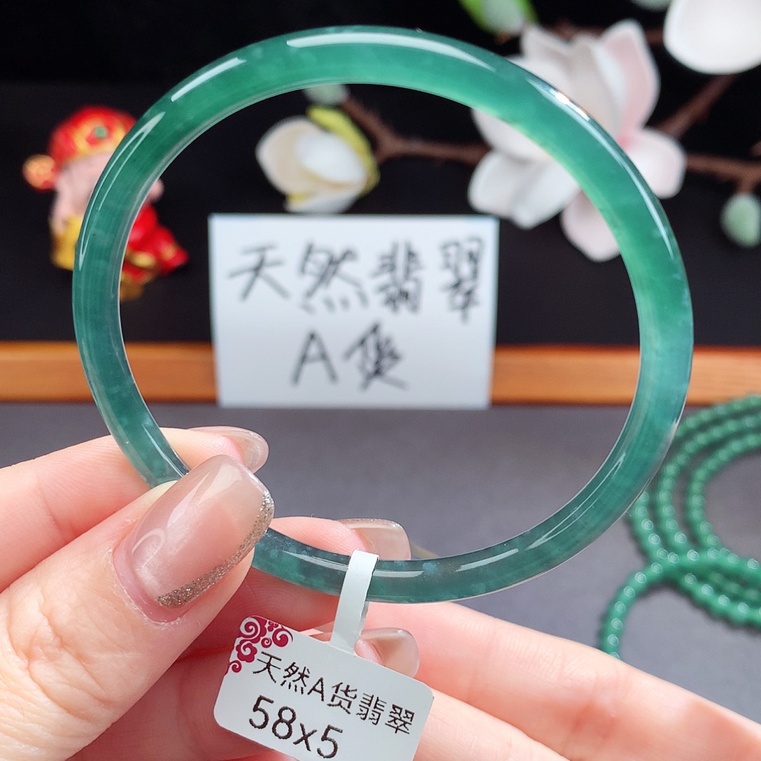 翡翠手镯（圆镯）未镶嵌