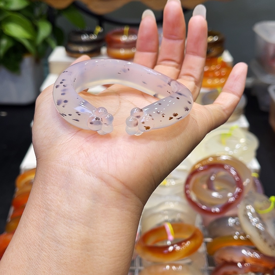 谁***了玛瑙/玉髓未镶嵌手镯