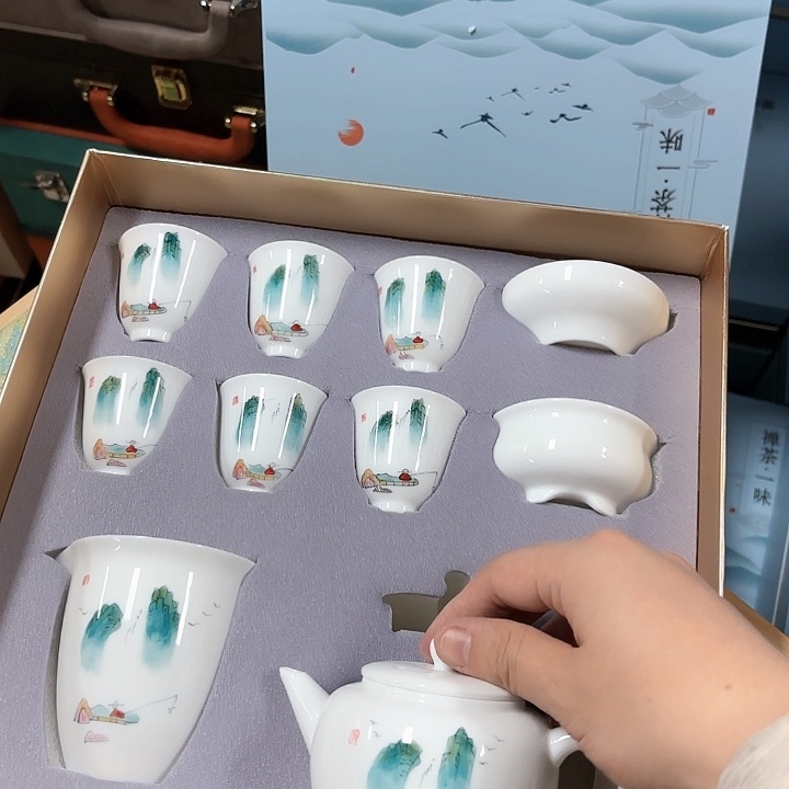 孤品茶具套装等。         