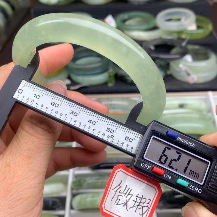 蛇纹石玉未镶嵌手镯574