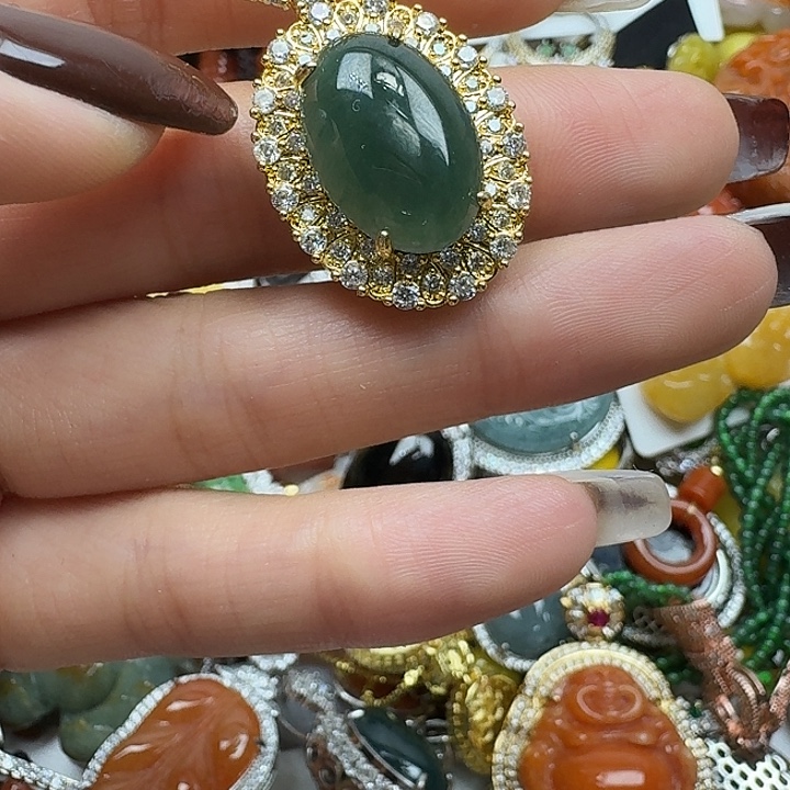 翡翠未镶嵌颈饰翡翠