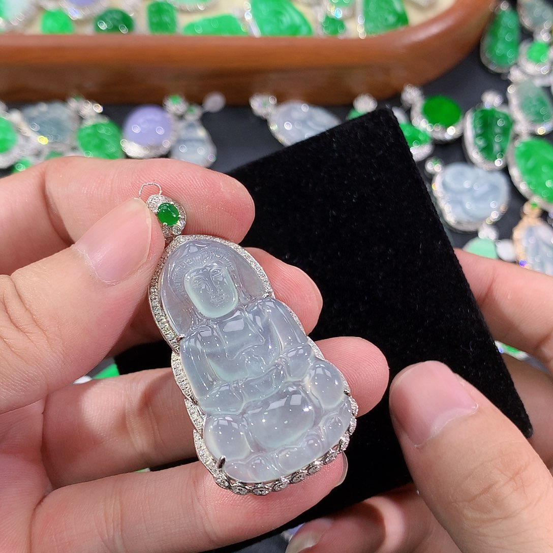 翡翠18K金镶嵌颈饰