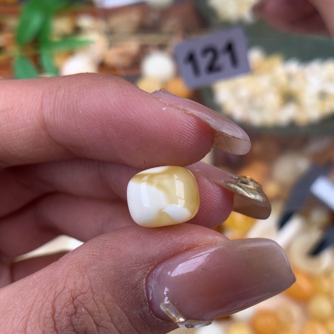 琥珀珠宝奇石未镶嵌10.7×8