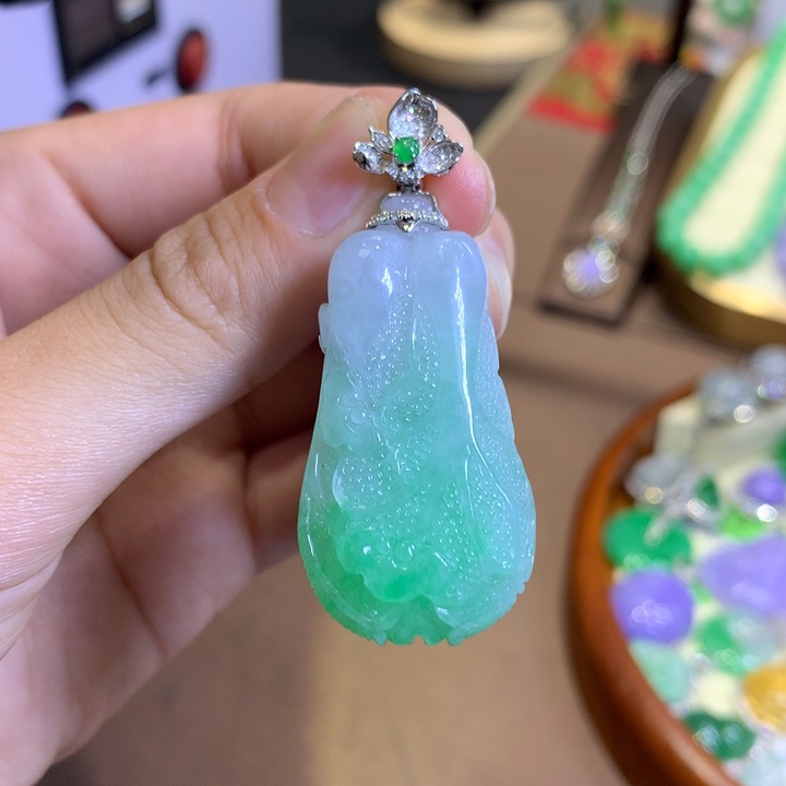 翡翠18K金镶嵌颈饰翡翠