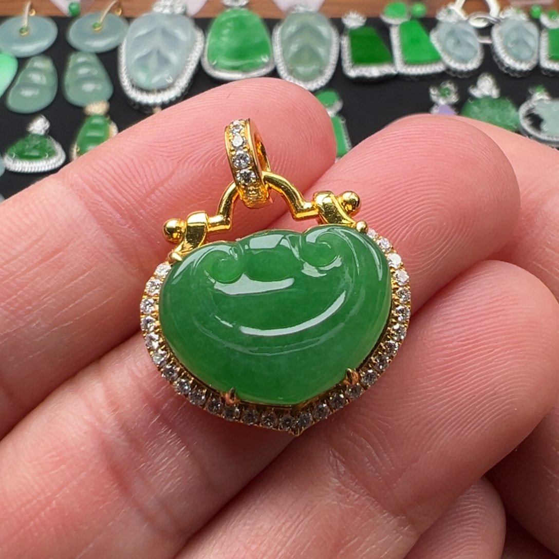 翡翠颈饰18K金镶嵌裸石12.6