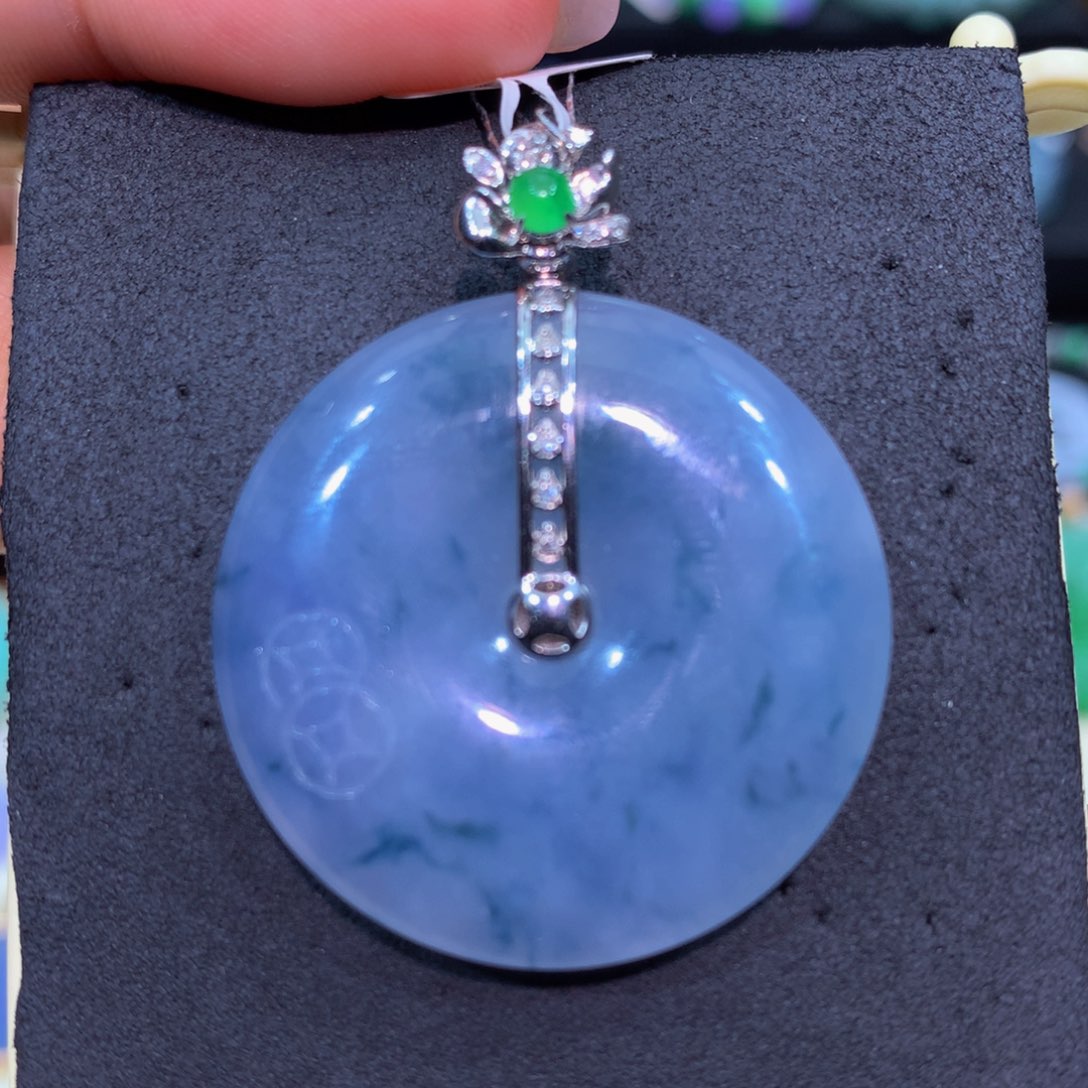 翡翠18K金镶嵌颈饰翡翠