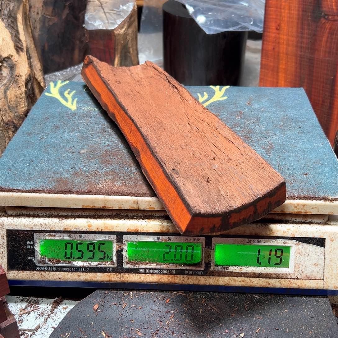 檀香紫檀（小叶紫檀）感*