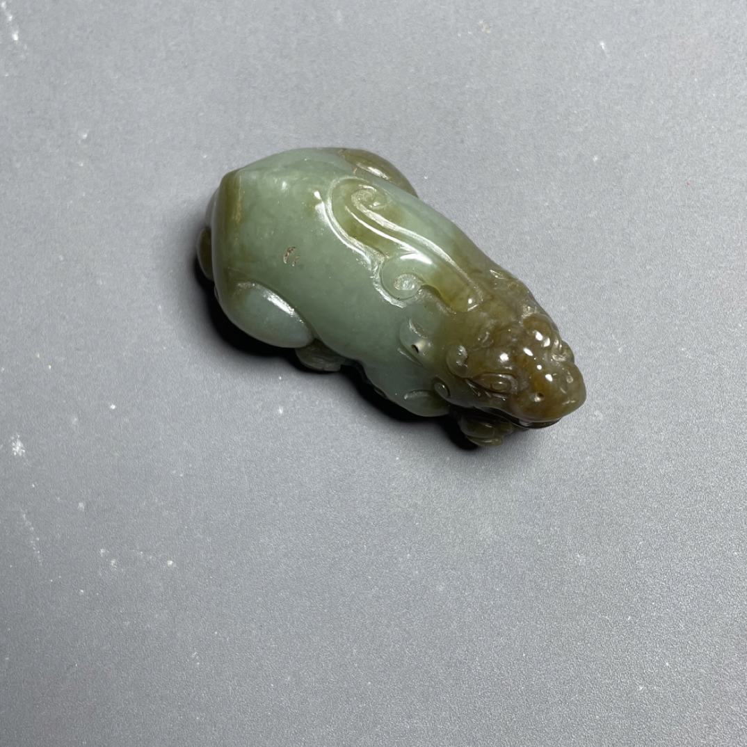 新疆和田玉貔貅高57.4成11.7。料子很细腻油润