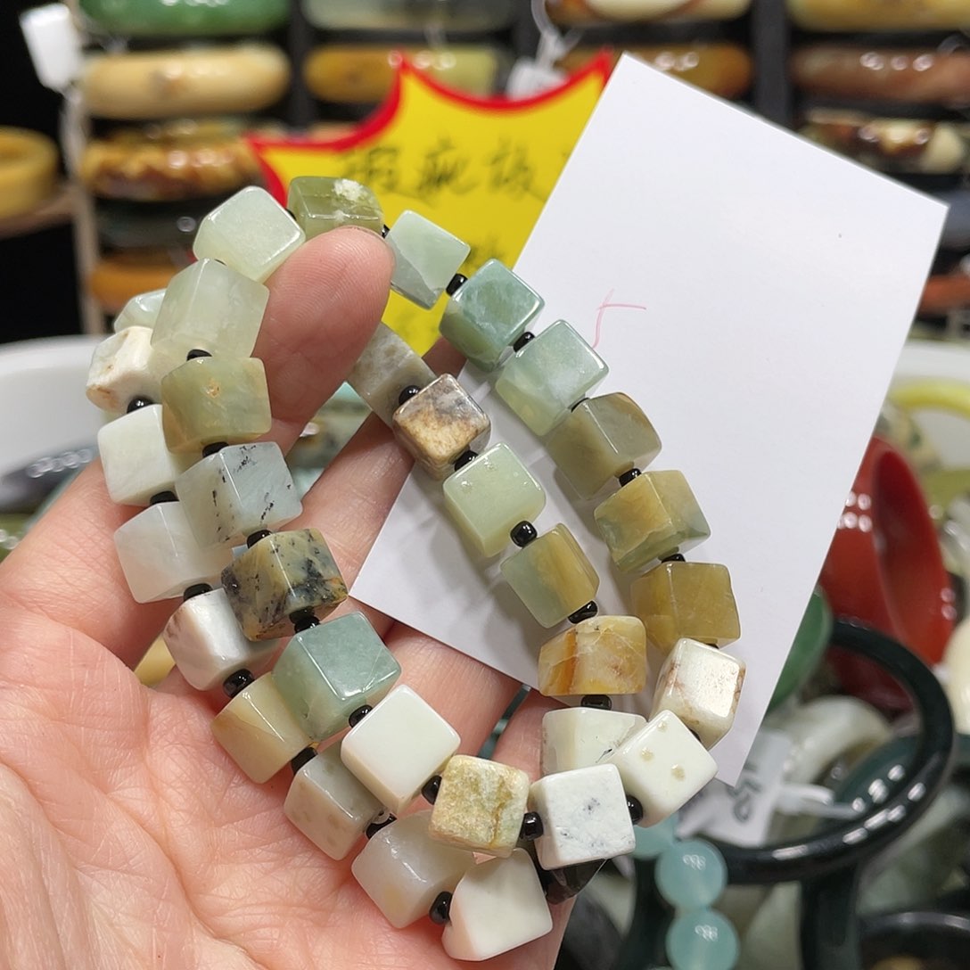 蛇纹石玉手串未镶嵌瑕