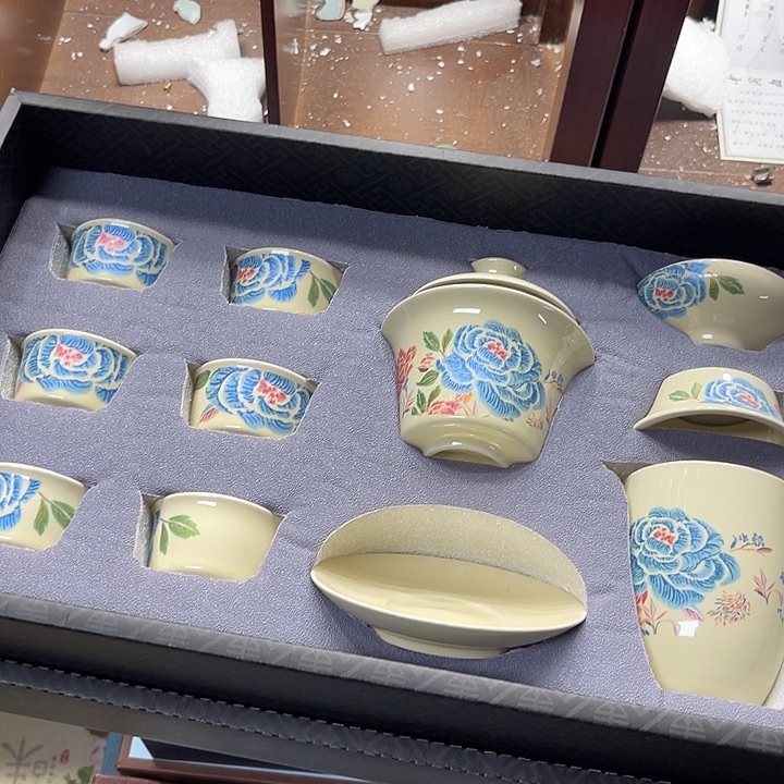 孤品茶具套装等。        