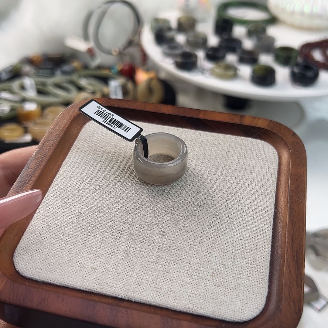 和田玉未镶嵌戒指N147烟灰圆切直径16不退换